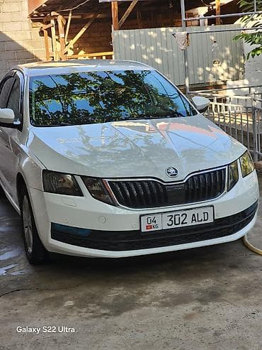 corolla s: Skoda Octavia: 2018 г., Седан — 4