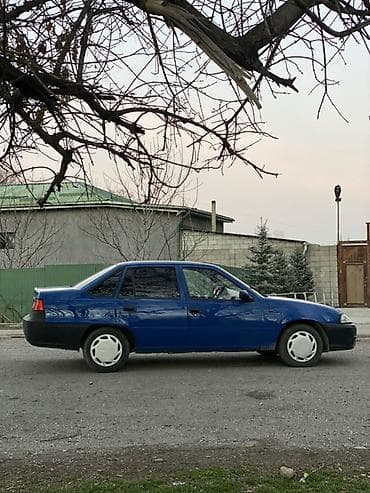стеклоподъёмник 124: Седан синего цвета с тонировкой задних стекол и черными некрашеными — 2
