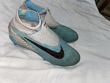 Футбольные бутсы Nike Phantom GX (реклама “GHOST LACE” на язычке)
