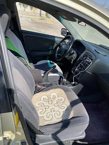 200 сотый крузак: Toyota Avensis: 1997 г., Механика, Бензин, Лифтбек — 6
