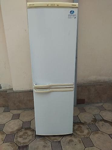 j 7: Холодильник Samsung, Двухкамерный — 1