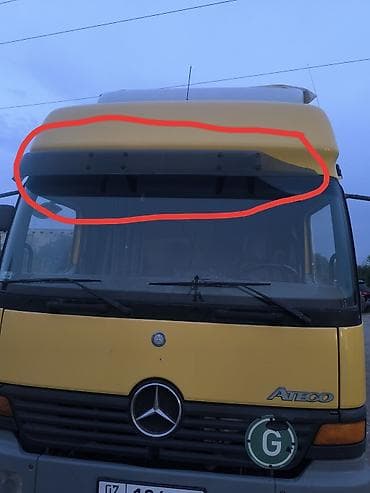 открыть капот: Ветровик на кабину Mercedes-Benz — 1