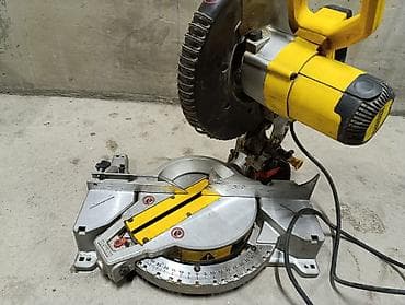 пила торцевая: Торцовочная пила DeWalt (сетевой формат), классический поворотный стол — 2