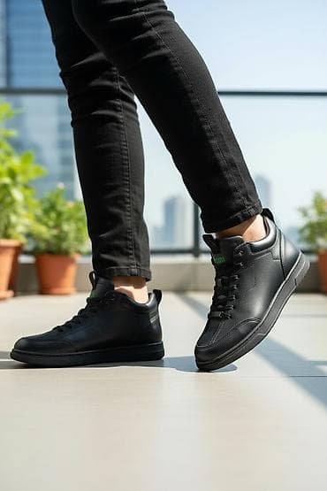 Продаю абсолютно НОВЫЕ деми-ботинки, размер 42. Без торга, соодалашуу