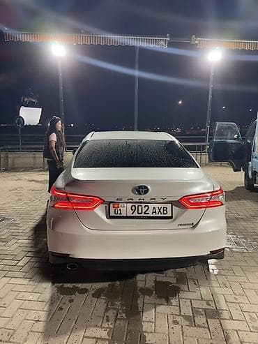 мерседес бенз а: Toyota Camry: 2018 г., Гибрид, Седан — 3