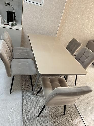 office table: Обеденный стол с глянцевой столешницей и комплект из 6 стульев. Размер — 3