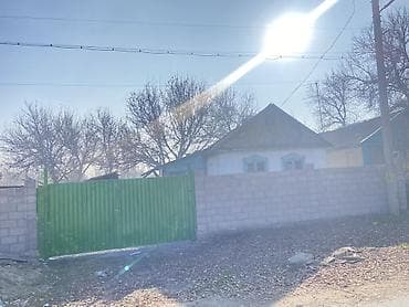 Жилой дом с участком и хозяйственными постройками -