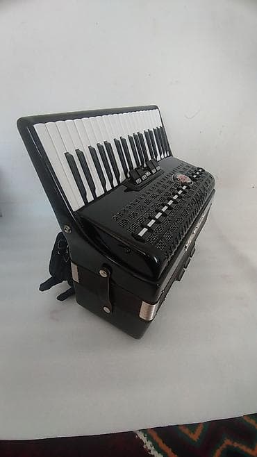 Аккордеондор: Аккордеон Weltmeister Consul (клавишный аккордеон, «пианино») - — 4