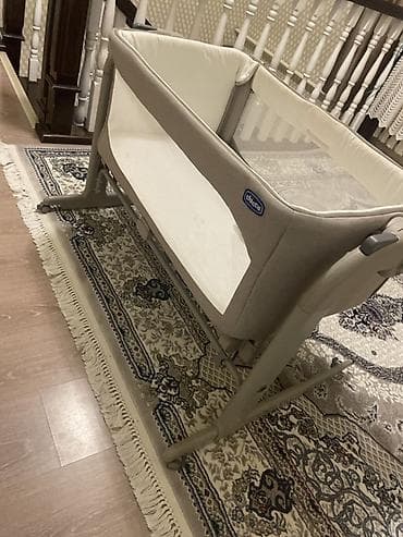 small table: Детская прикроватная кроватка-колыбель Chicco Next2Me (серый — 2