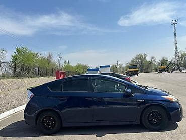 Унаа сатуу: Toyota Prius: 2015 г., 1.8 л, Вариатор, Гибрид, Лифтбек — 3