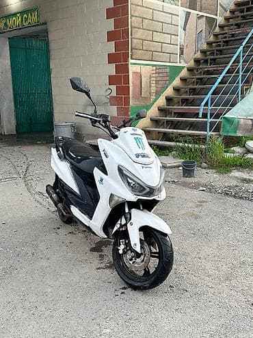 дорожный мотоцикл: Макси-скутер 150 куб. см, Бензин, Б/у — 1