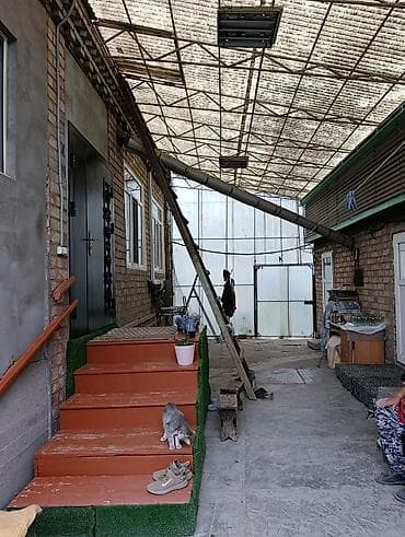 Гаражи: Продаётся кирпичный жилой дом в с.Новопокровка. с хозяйственным — 4