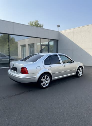 Volkswagen Jetta: 1999 г., 2 л, Механика, Бензин, Седан
