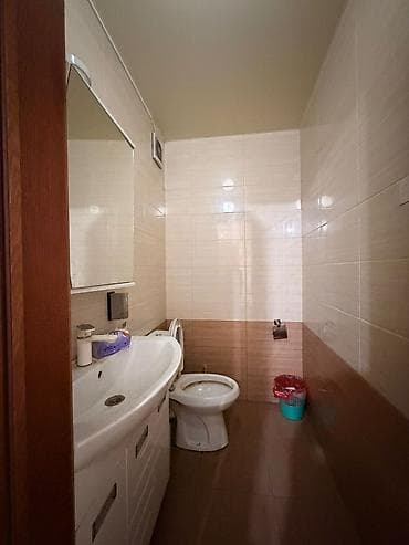 карпинка квартиры: 3 комнаты, 89 м², 1 этаж, Старый ремонт — 10