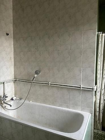 сдаю на иссык куле: 📍Район Юнусалиева Ахунбаева Сдаётся Комната/койко-места в уютном доме — 4