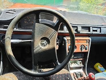 Mercedes-Benz W124: 1988 г., 2.3 л, Механика, Бензин, Седан — 1