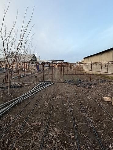 дом ыссык куле: Продаются два жилых дома на участке 12,5 соток у реки, г. Токмок — 2