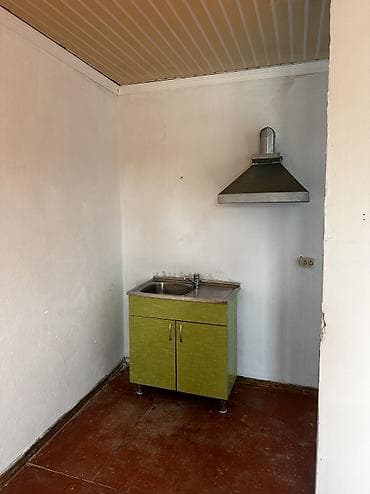 жалал абад кыз керек: 20 м², Эмерексиз — 4