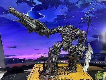 реалист: Фигурка-трансформер Megatron (inspired by Transformers, версия из — 3