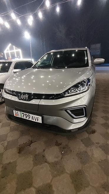 маленькие дешевые машины: Weltmeister EX5, 2021 г., 80000 км, Передний — 1
