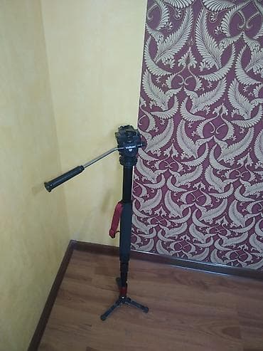 Монопод для видео. Под два метра высотой. Голова ходит плавно