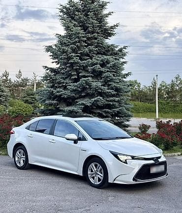 Toyota Corolla: 2021 г., 1.8 л, Вариатор, Гибрид, Седан — 2