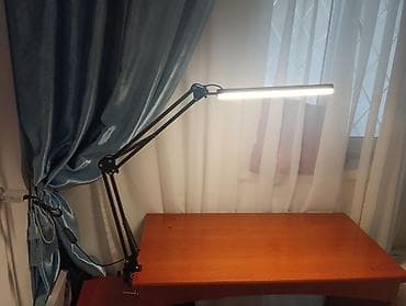 Светодиодная настольная лампа с длинной штангой и прижимом к столу -