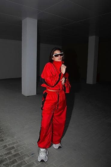 Спортивный костюм, Ветровка, Штаны, С лампасами, На молнии, Оригинал, M, S, XS at lalafo.kg Спортивный костюм, Ветровка, Штаны, С лампасами, На молнии, Оригинал, M, S, XS