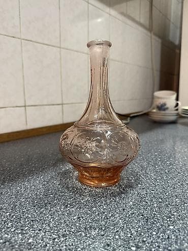Стеклянная ваза из розового прозрачного стекла. - Форма: вытянутое lalafo.kg да Стеклянная ваза из розового прозрачного стекла. - Форма: вытянутое