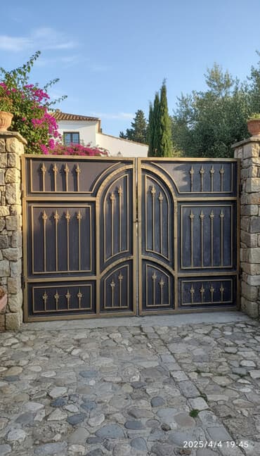 Ушул дарбаза сатылат. 2.0*2.7 баасы 25 000