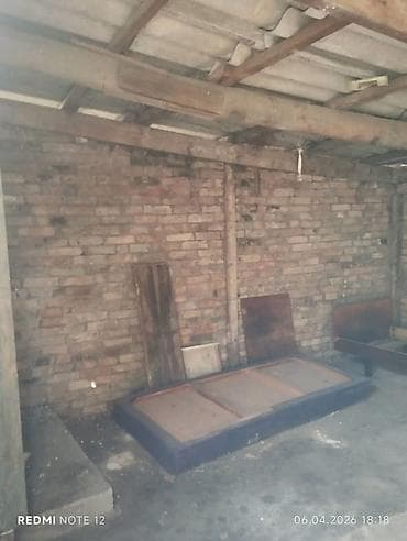 замок ворота: Металлические ворота синего цвета, состоящие из двух створок, с белой — 5