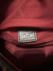 кошелек кожанный: Кожа,оригинал 
Сумка на пояс от LOUIS VUITON( LV)
Состояние хорошое — 4