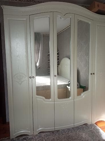 Спальный гарнитур в классическом стиле, цвет слоновая кость с