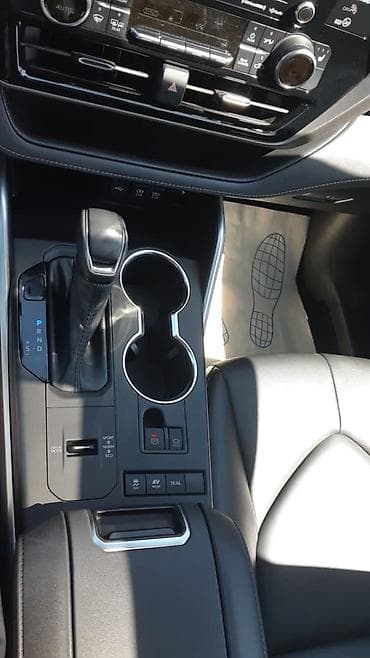 машина в росрочку: Toyota Highlander: 2021 г., Гибрид, Кроссовер — 7