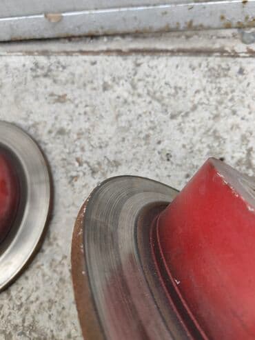 перфорированные тормозные диски: Задний тормозной диск Subaru 2003 г., Б/у, Оригинал, Япония — 2