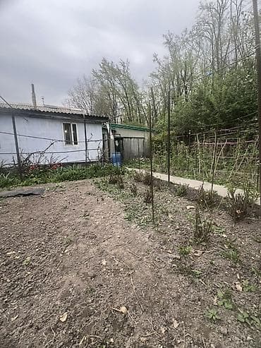 Недвижимость: Продается жилой дом в пяти минутах езды от центра города. Большой — 2