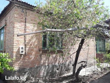 сарай куплю: Продаю 4-х комнатный кирпичный дом. кухня, баня. На одном участке — 8