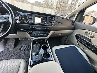 полик на машине: Kia Carnival: 2019 г., 2.2 л, Автомат, Дизель, Минивэн — 6