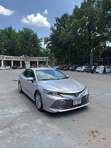 Транспорт: Toyota Camry: 2018 г., 2.5 л, Вариатор, Гибрид, Седан — 2