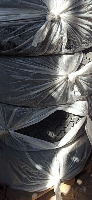 шины с диском: Шины 265 / 65 / R 17, Всесезонная, Б/у, Комплект, Внедорожные (АТ/МТ), Maxxis — 4