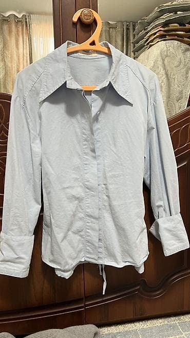 light blue: Свободная светло-голубая рубашка с длинными рукавами и — 2