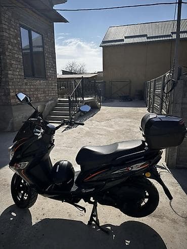 Мотозапчасти и аксессуары: Тип скутера 150 куб. см, Бензин — 2