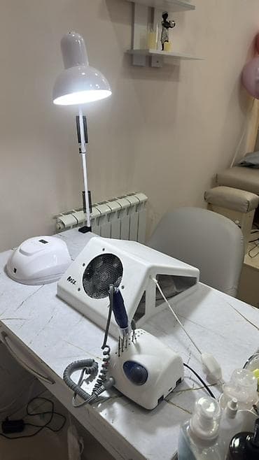 Салонные кресла: Сдаются маникюрные рабочие столы для мастеров. Позвоните Оснащение — 2