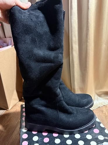 Сапоги: Продаю чёрные сапоги с искусственным мехом внутри. Размер - 36 — 2