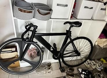 шоссейная велосипеды: Аэродинамический шоссейный велосипед в черном матовом цвете. Основные — 2