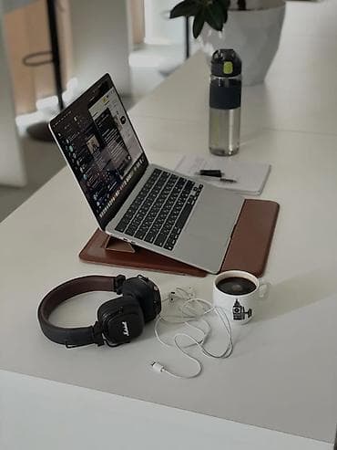 Продаётся MacBook Air M2 (16/512 GB) в отличном состоянии. Полный — 2