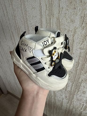 Джинсы и брюки: Детские кроссовки JOY Продаются детские кроссовки размер 17 подойдёт — 1