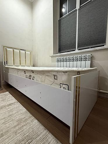 Кровати: Односпальная кровать, Б/у, С матрасом, длина - 200 см — 2