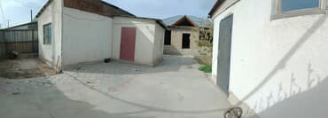 барачные дома: Домовладение с внутренним двором и несколькими строениями - — 1