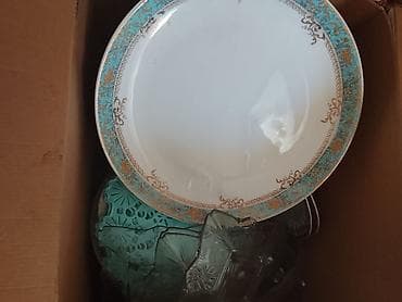 dish sets: Набор посуды в коробке, разнородный микс. Состав по фото: - — 2